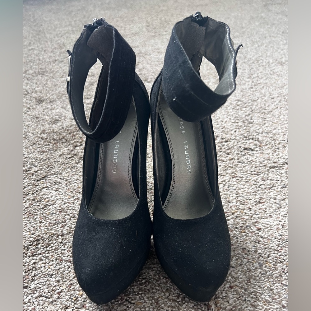 Chinese Laundry stiletto heels, black velveteen
